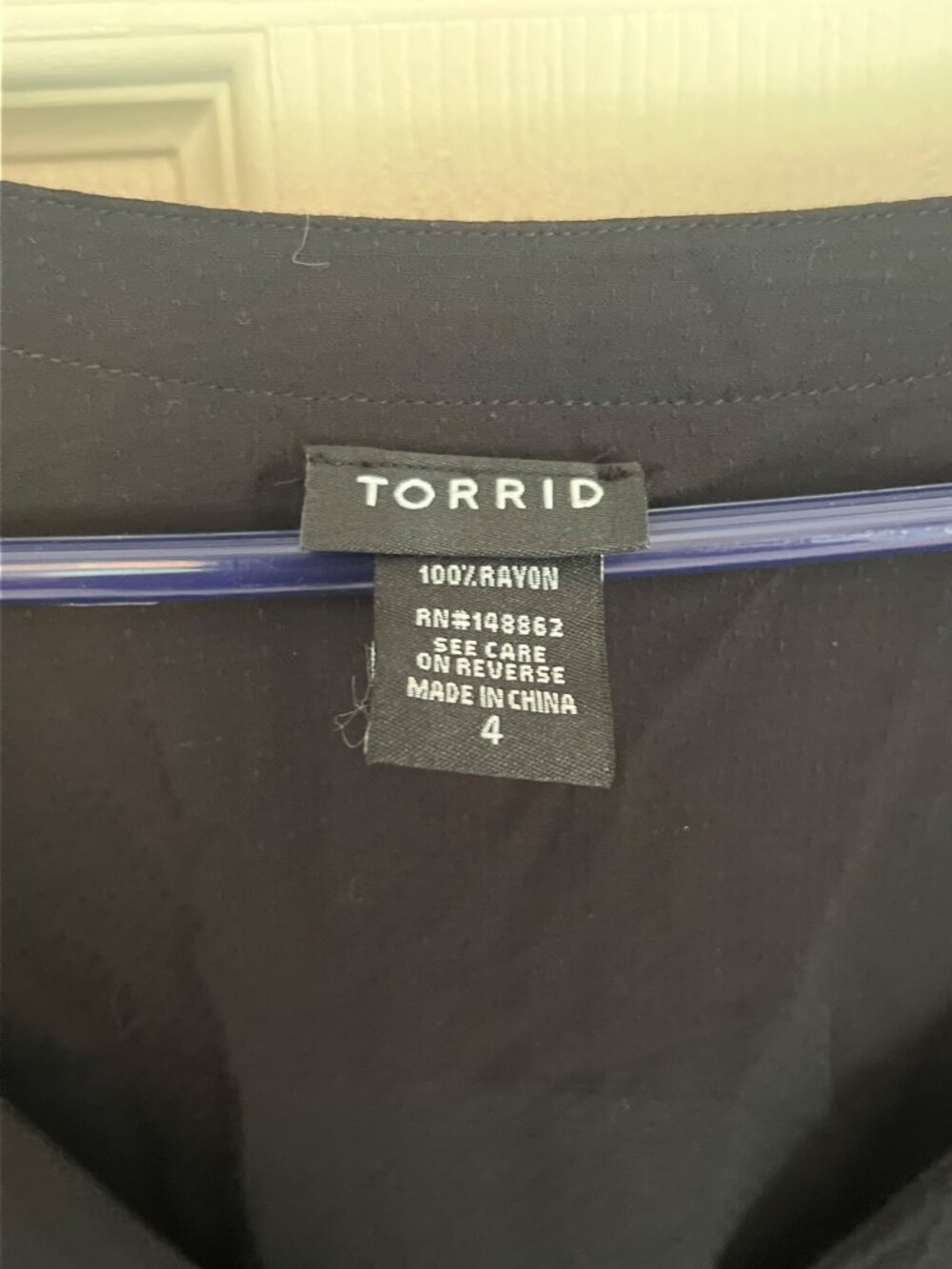 Torrid Textured Woven Flutter Sleeve Casual Black Top 4X Rayon Short Sleeve - Picture 3 of 4